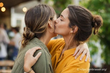Baiser d’amitié : comprendre un lien sans ambiguïté